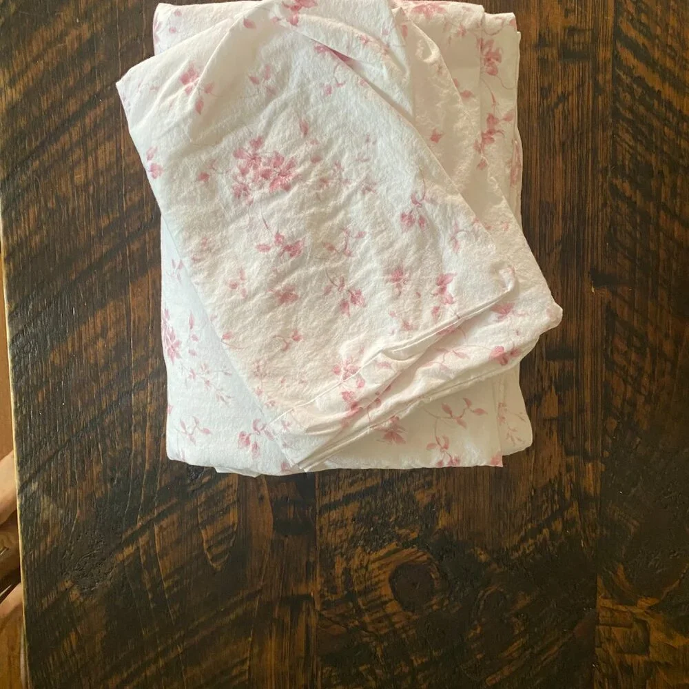 Laura Ashley Garden Muse 4-Piece Pink Floral T300 Cotton Full Sheet Set - Picture 3 of 5